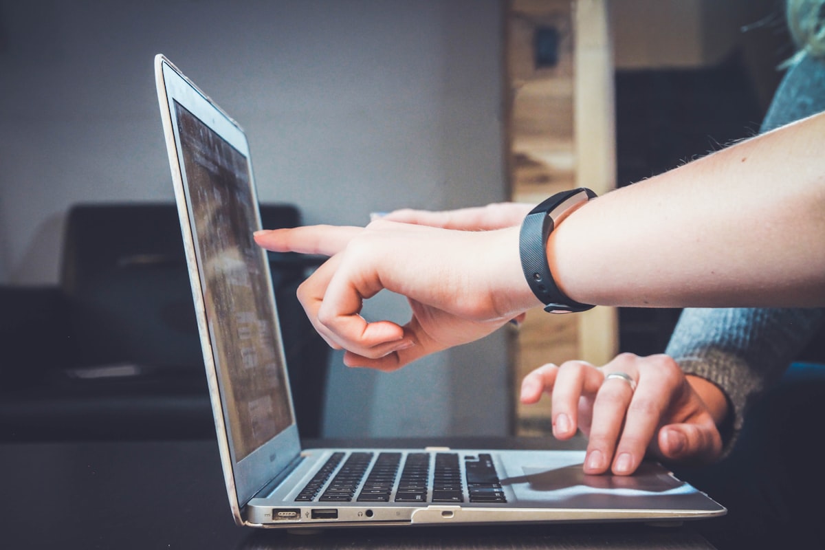 Active mature adult learners focusing on a digital educational lecture